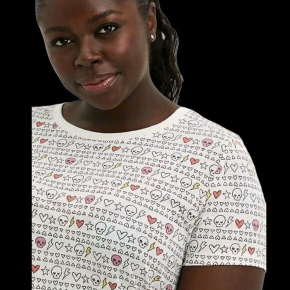 6X 30W Torrid Cream Vintage Doodle Tee Classic Fit Y2k 90s Skull Heart Drawing - Picture 1 of 6